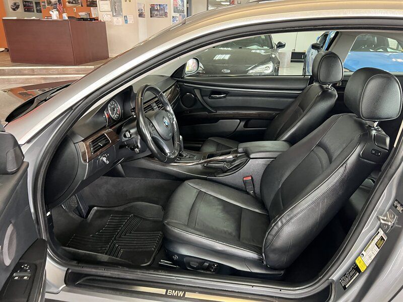 Used 2011 BMW 328i xDrive Coupe AWD/4WD image 9