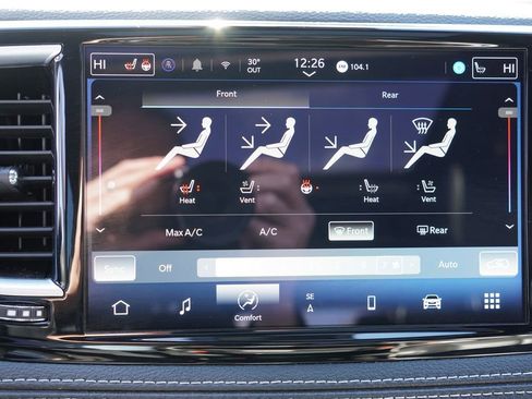 Used 2025 Chrysler Pacifica Limited image 29