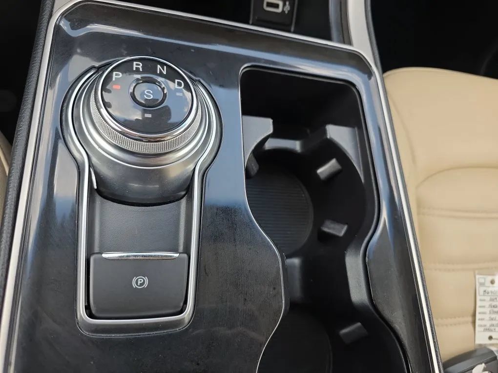 Used 2019 Ford Edge SEL w/ Equipment Group 201A FWD image 33