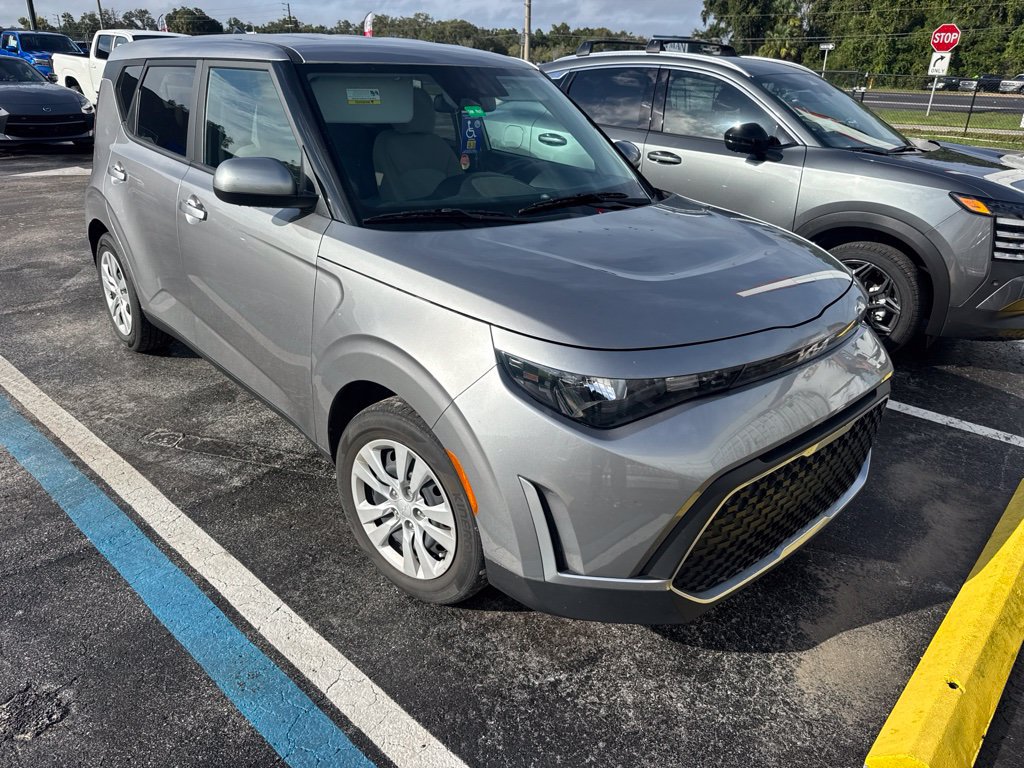 Used 2023 Kia Soul LX FWD image 1