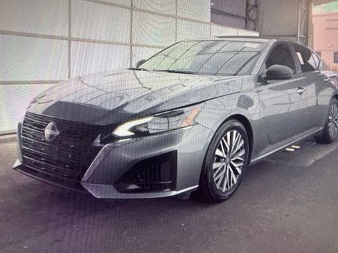 Used 2024 Nissan Altima 2.5 SV FWD image 3