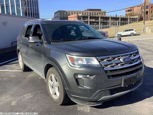 Used 2018 Ford Explorer XLT w/ Equipment Group 202A image 5