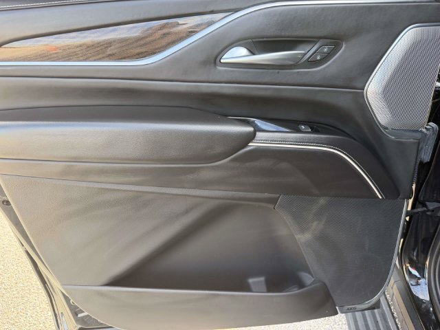 Used 2022 Cadillac Escalade ESV Sport Platinum w/ Heavy-Duty Trailer Package AWD/4WD image 37