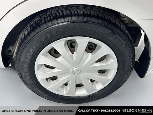 Used 2016 Nissan Versa S FWD image 27