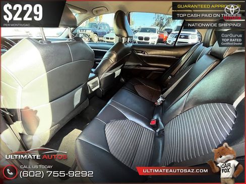Used 2019 Toyota Camry SE w/ Carpet Mat Package FWD image 11