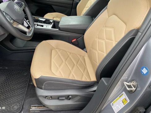 Used 2024 Volkswagen Atlas Cross Sport SE AWD/4WD image 18