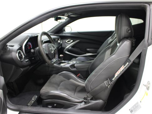 Used 2020 Chevrolet Camaro SS RWD image 3