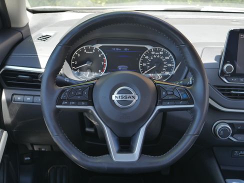 Certified 2022 Nissan Altima 2.5 SV w/ SV Premium Package AWD/4WD image 7