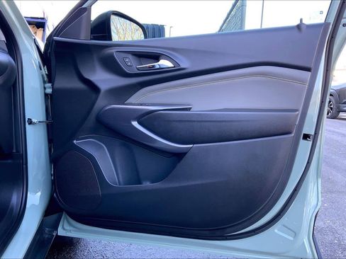 Used 2025 Chevrolet Trax ACTIV w/ Sunroof Package image 23