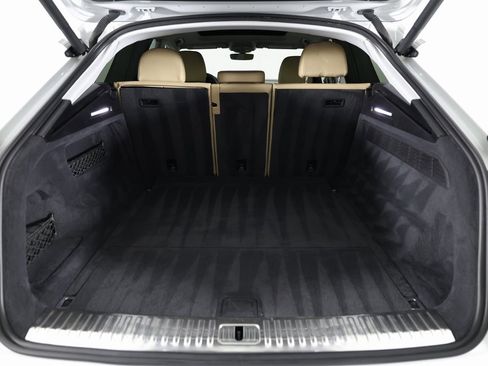 Used 2019 Audi Q8 Prestige image 12