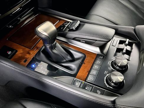 Used 2020 Lexus LX 570 4WD w/ Luxury Package image 14