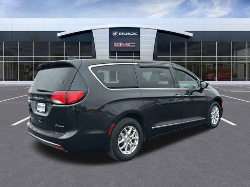Used 2019 Chrysler Pacifica Touring Plus image 5