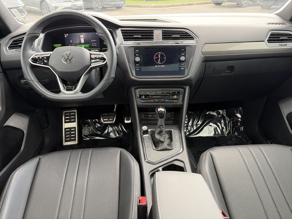 Used 2023 Volkswagen Tiguan SE R-Line FWD image 2
