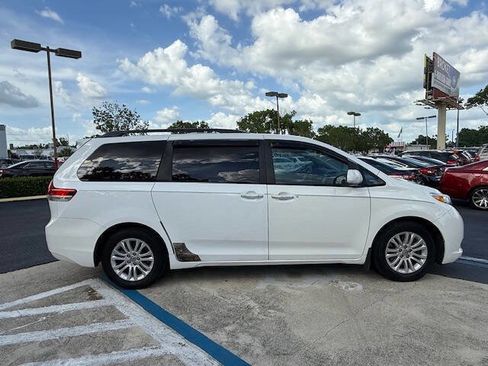 Used 2011 Toyota Sienna XLE image 4