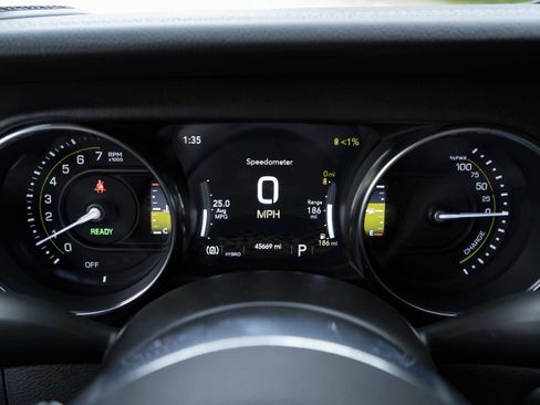 Used 2022 Jeep Wrangler Unlimited Sahara AWD/4WD image 23