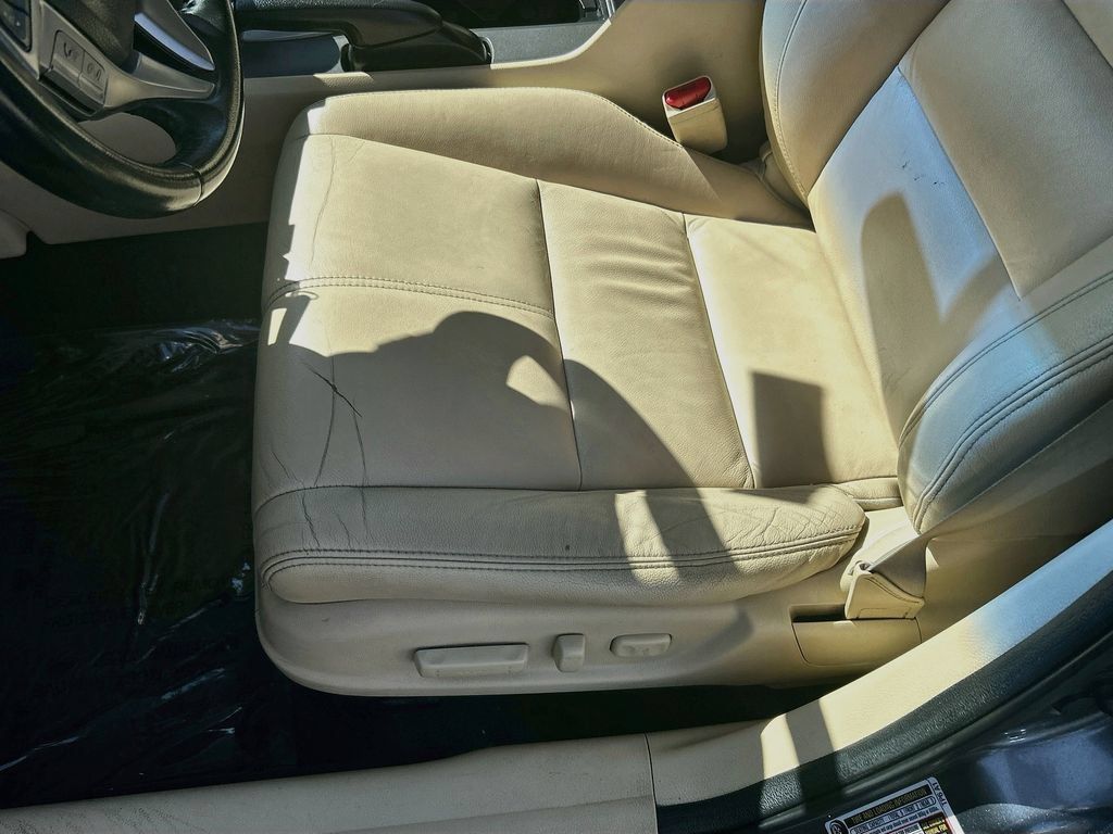 Used 2010 Honda Crosstour EX-L image 17