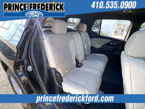 Used 2022 Chevrolet Traverse LS image 25