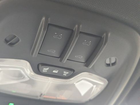 Used 2023 GMC Canyon Denali image 35