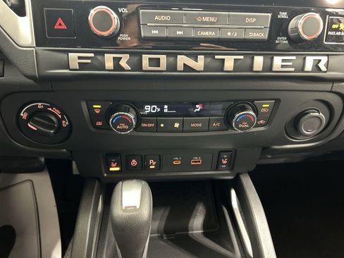 Used 2025 Nissan Frontier SV w/ SV Convenience Package image 16