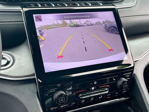 Certified 2025 Jeep Grand Cherokee L Limited w/ Black Appearance Package image 14