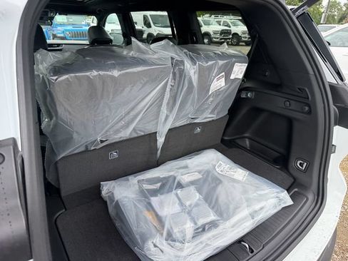 New 2026 Jeep Grand Cherokee L Limited w/ Limited Altitude Package AWD/4WD image 28