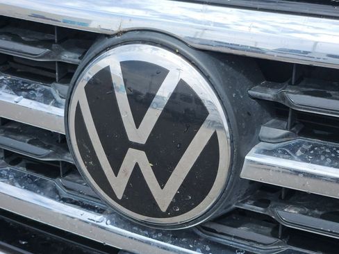 Used 2023 Volkswagen Atlas SEL Premium image 11