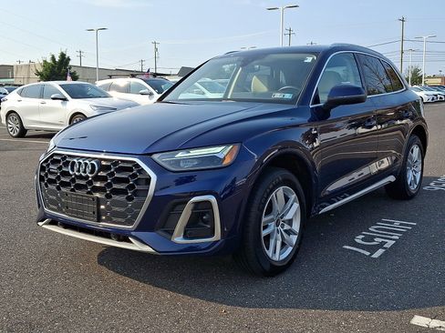 Used 2023 Audi Q5 2.0T Premium w/ Convenience Package AWD/4WD image 3