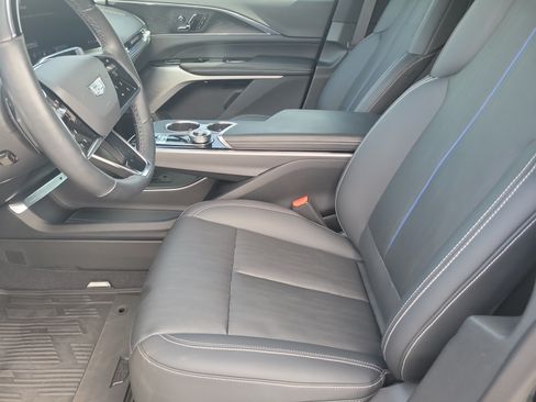 Used 2024 Cadillac Lyriq Sport RWD image 18