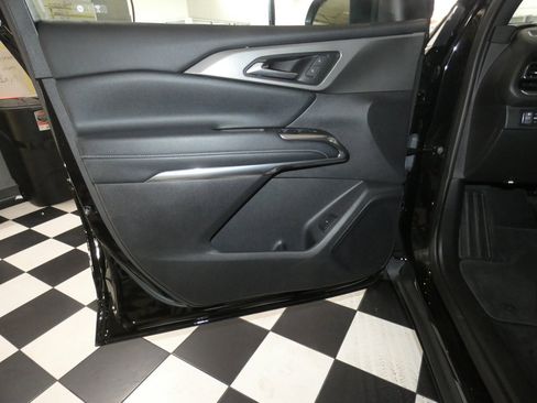 Used 2025 Chevrolet Traverse LT image 21