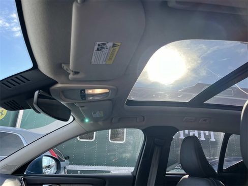 Used 2025 Volvo XC40 B5 Core w/ Climate Package image 29