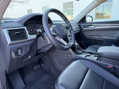 Used 2023 Volkswagen Atlas SE w/ Panoramic Sunroof Package image 17