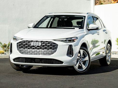 Certified 2025 Audi Q5 Premium Plus w/ Premium Plus image 1