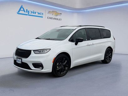 Used 2025 Chrysler Pacifica Limited