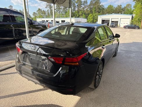 Used 2025 Nissan Altima 2.5 SV image 3