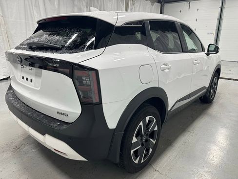 Used 2025 Nissan Kicks SV AWD/4WD image 7