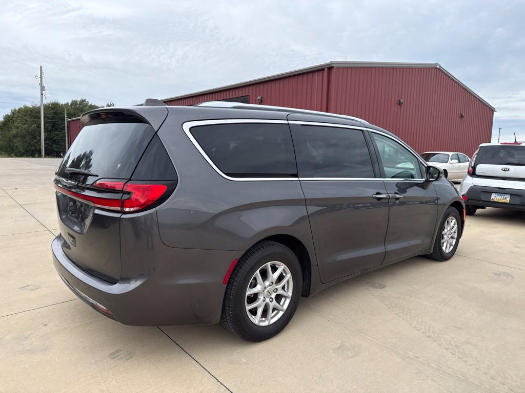 Used 2021 Chrysler Pacifica Touring-L FWD image 35