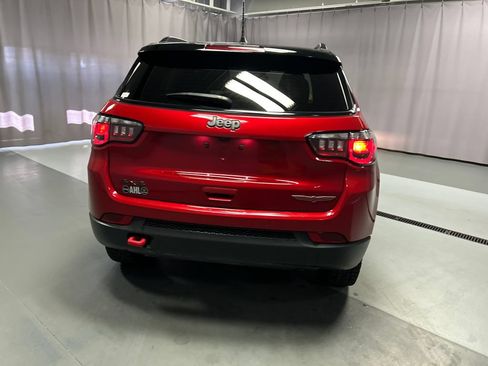Used 2025 Jeep Compass Trailhawk w/ Trailhawk Convenience Group AWD/4WD image 6