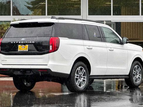 New 2025 Ford Expedition Active image 4