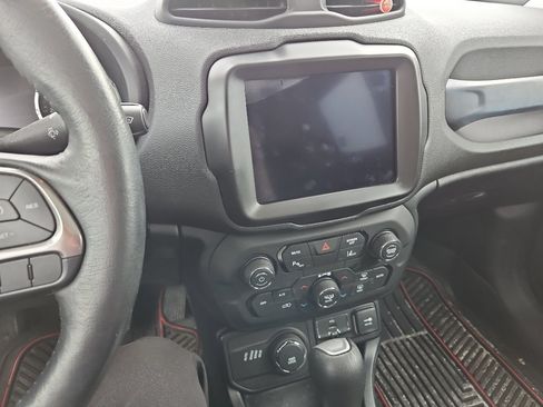Used 2018 Jeep Renegade Limited w/ UConnect 8.4 Nav Group AWD/4WD image 12
