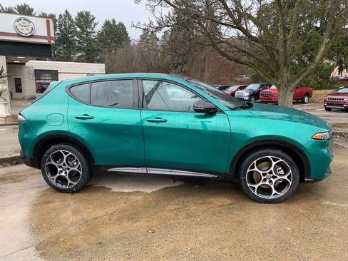 New 2025 Alfa Romeo Tonale w/ Premium Package image 7