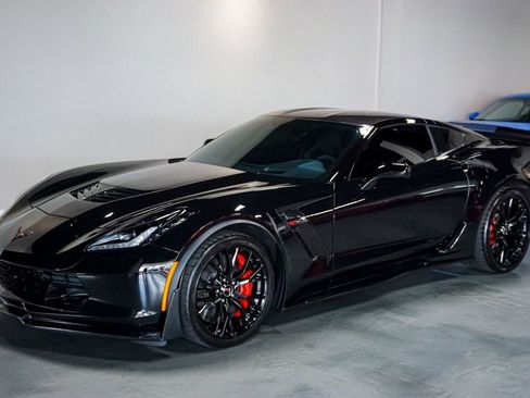 Used 2015 Chevrolet Corvette Z06 w/ 3LZ Preferred Equipment Group RWD image 5
