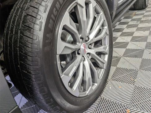 Used 2021 GMC Yukon Denali w/ Denali Premium Package image 9