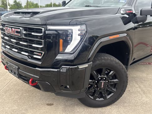 Used 2025 GMC Sierra 2500 AT4 w/ AT4 Premium Plus Package image 3