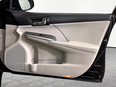 Used 2012 Toyota Camry XLE w/ Leather Pkg FWD image 28