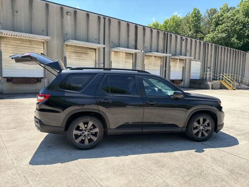 Used 2023 Honda Pilot Sport image 13