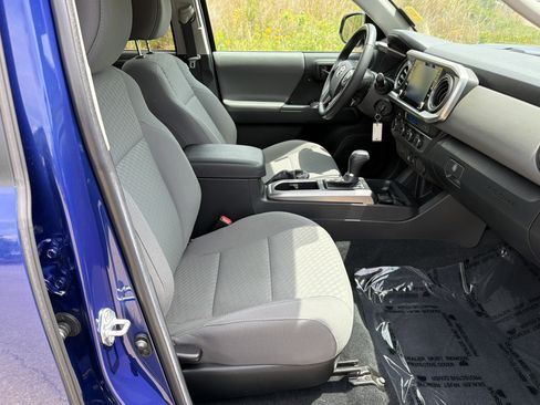 Used 2022 Toyota Tacoma SR5 AWD/4WD image 13