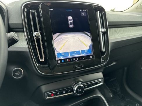 Certified 2025 Volvo XC40 B5 Core image 21