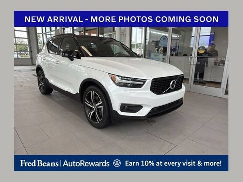 Used 2022 Volvo XC40 T5 R-Design w/ Climate Package AWD/4WD image 1