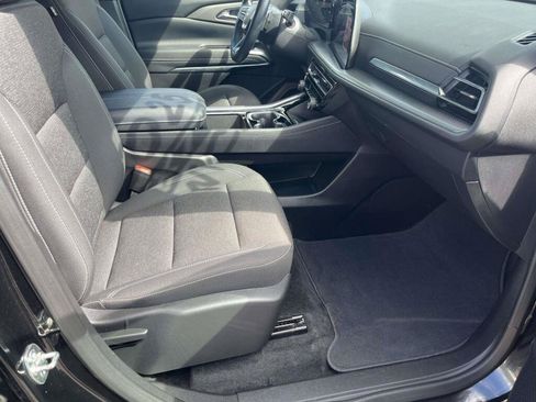 Used 2025 Chevrolet Traverse LT FWD image 22