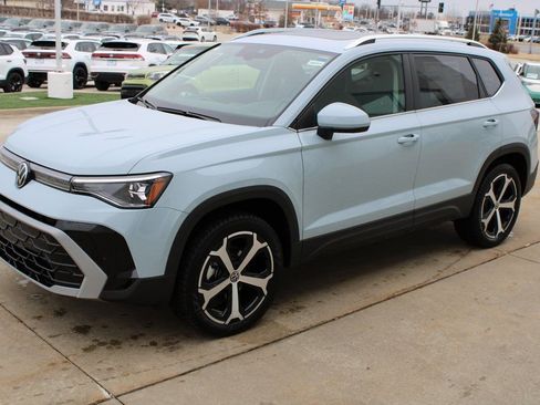 New 2026 Volkswagen Taos SEL AWD/4WD image 3